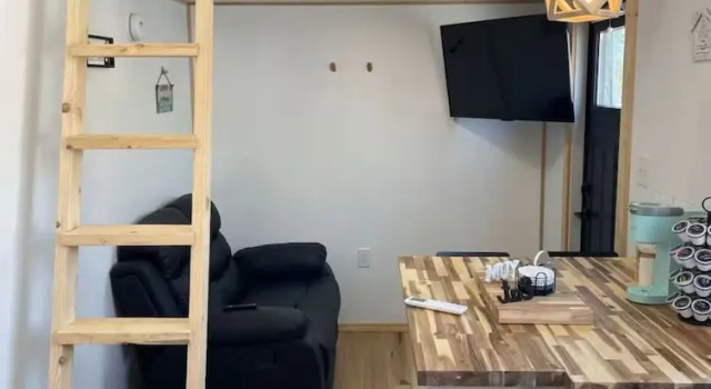 Апартаменты Mountain Top Tiny House by Beyond Expectations