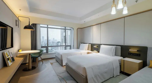 Четырёхместный номер Standard с видом на город Holiday Inn Chongqing Guanyinqiao by IHG