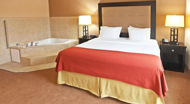 Holiday Inn Express Suites Van Buren-Ft Smith Area by IHG, Забронировать Отель Ван Бурен Ozarks