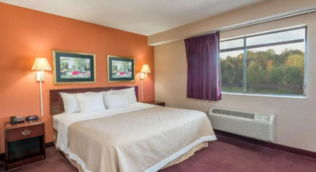 Двухместный номер Days Inn by Wyndham Pittsburgh-Harmarville
