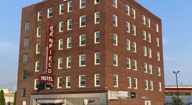 Canfield Hotel, Rezerwuj Hotel Dubuque Iowa