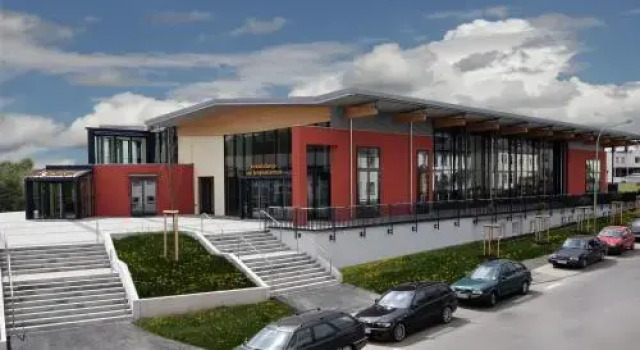 Veranstaltungs- und Kongresszentrum Jugendgästehaus Prüm, Забронировать Отель Прюм Айфель, рядом с Sculpture Park Kruft