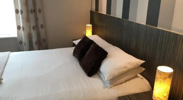 Четырёхместный номер Standard Glenheath Hotel