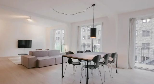 Stunning 2-bed w Large Balcony