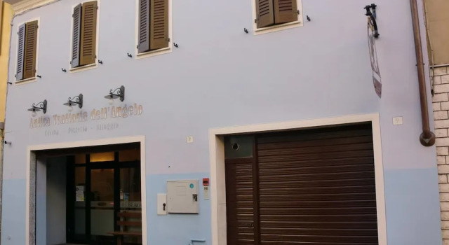 Trattoria Albergo dell'Angelo, Boek Hotel Hotels in Pontevico met parkeren, Parkeren
