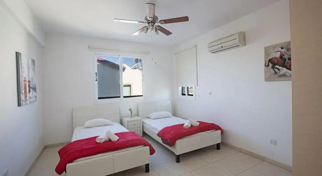 Apt Pernera Dyo - Modern 2 Bedroom Pernera Apt with Communal Pool - Close to all Amenities, Prenota Hotel Paralimni Famagusta