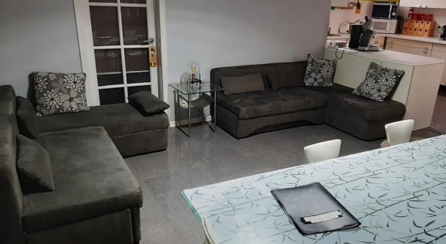 Коттедж с 5 комнатами с видом на сад Superb vacancy at Patricks house
