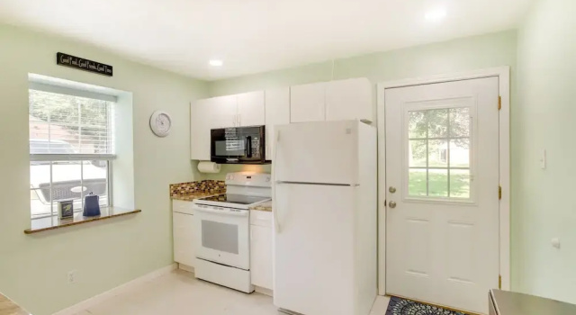 Коттедж Cozy Shenandoah Home < 2 Mi to The Woodlands Mall!