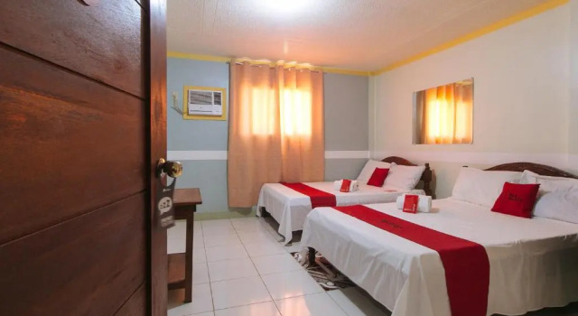 RedDoorz Plus near Bangui Windmills - Vaccinated Staff, Забронировать Отель Банги Лусон