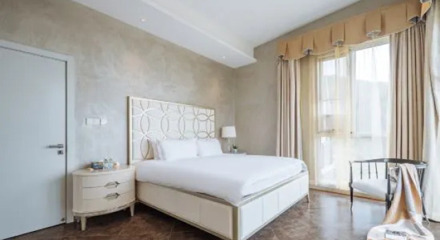 Люкс с балконом и с видом на озеро Floral Lux Hotel Jurong Lihuyuan Hotel