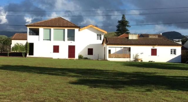 Коттедж с 4 комнатами Santana Houses