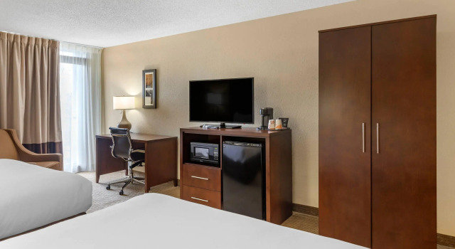 Четырёхместный номер Standard Comfort Inn & Suites near Danville Mall
