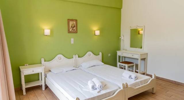 Студия Economy с балконом и с видом на сад Almyra Apartments & Suites