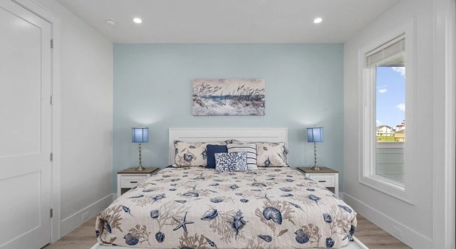 The Big Shore 4 Bedroom Home by RedAwning