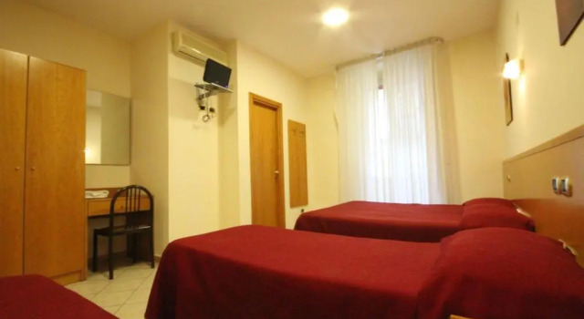 Четырёхместный номер Standard Hotel Zara Napoli