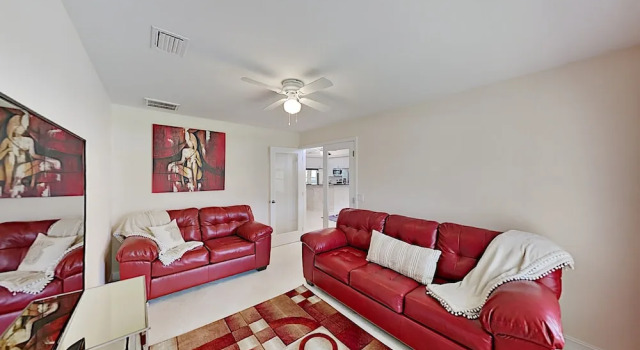 Tropical W/ Screened Lanai, Saltwater Pool 4 Bedroom Home