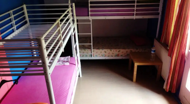Кровать в общем номере с балконом Shantihome