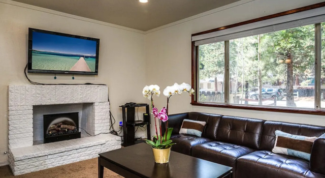 In The Heart Of Lake Tahoe 4 Bedroom Home