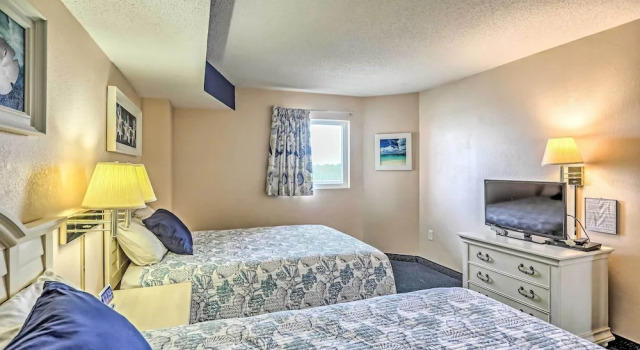 Апартаменты Walk to Atlantic Beach: Condo w/ Hot Tub & Views