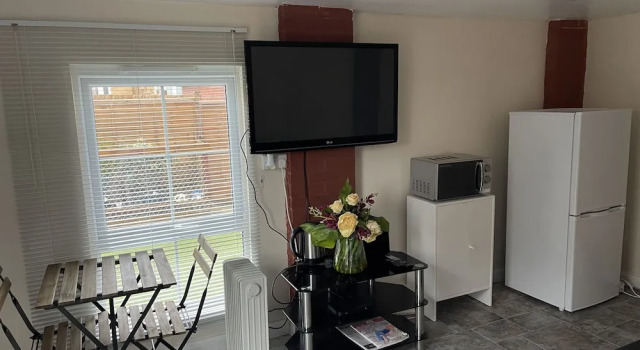 A Furnished Ensuite Apartment for Rent in Patchway