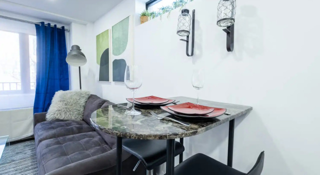 809-5b Luxury Studio With a Private Balcony