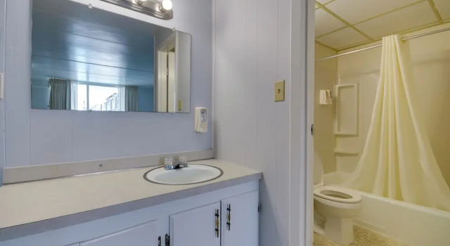 Номер Standard с балконом и с видом на улицу Rideau Oceanfront Motel