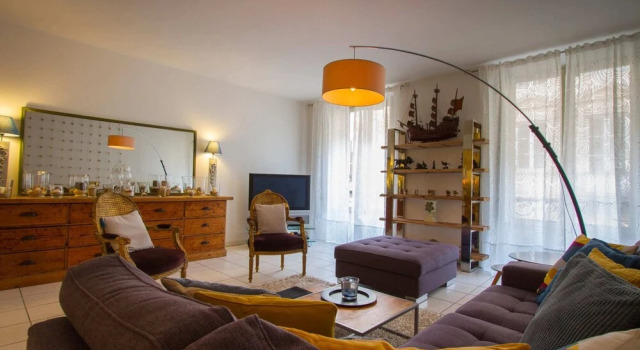 Spacious T3 of 150m2 - Place des Quinconces
