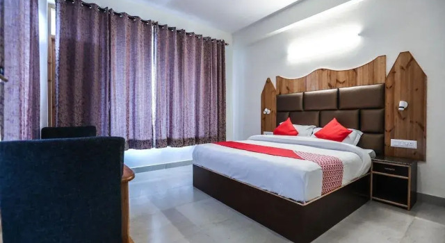 OYO 15074 Neha Regency, Забронировать Отель Отели Манали с парковкой, Парковка