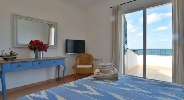 Вилла с 3 комнатами с балконом и с видом на море Luxurious Sea Front Villa in Mallorca