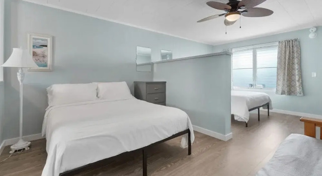 Четырёхместный номер Standard с балконом Echo Motel