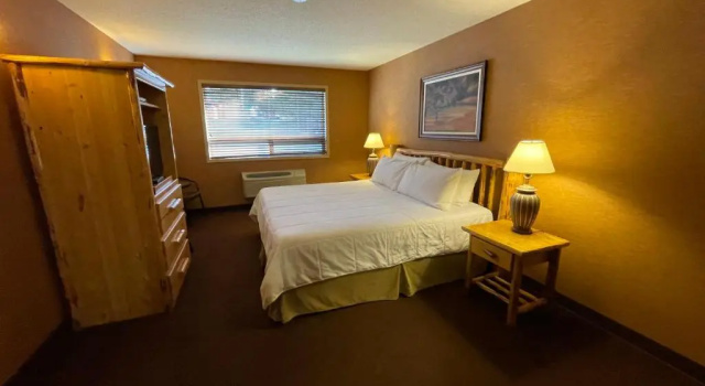 Люкс Elkwater Lake Lodge and Resort