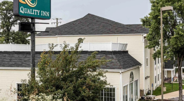 Люкс Quality Inn Chester - South Richmond