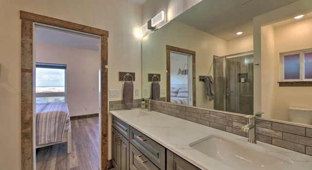 Sanderling Sea Cottages, Unit 6 w/ Beach Access!, Buchen Sie Ferienhaus San Marine USA