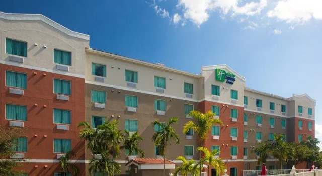 Одноместный люкс Holiday Inn Express & Suites Pembroke Pines-Sheridan St by IHG