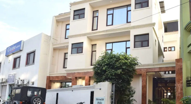 Oyo 11567 Hotel Shivalik Hills, Забронировать Отель Джамму Джамму и Кашмир, рядом с Железнодорожный вокзал Джамму-Тави
