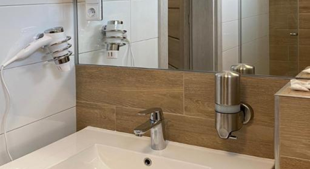Brut Wine Hotel & Restaurant, Rezervovat Hotel Zarasai 