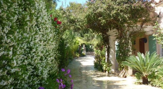 Villa Provençale â Sainte Maxime, Golf de Saint Tropez, Забронировать Отель Отели Сент-Максима с бассейном, Бассейн