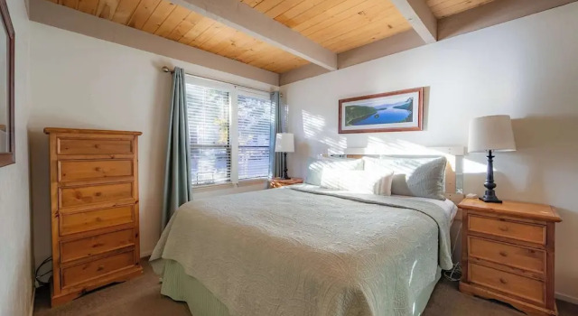 Creekside Chalet, Stay for 6, Забронировать Шале Отели Кингс-Бич 3 звезды, рядом с Парк Kings Beach, 3*