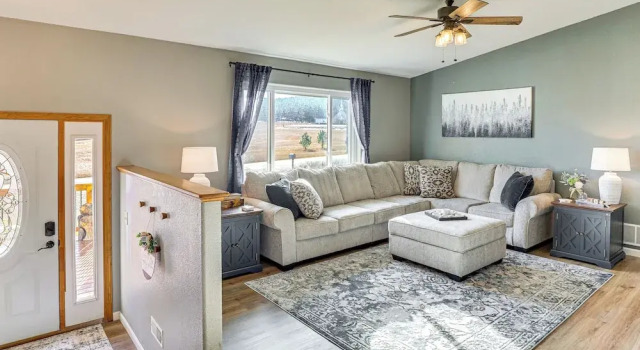 2 Mi to Main St, Sturgis! Spacious Group Getaway, Забронировать Дом для отпуска Стерджис Black Hills National Forest, рядом с Monument Health Sturgis Hospital