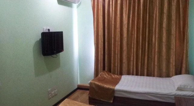 Mekhnat, Prenota Hotel Chilanzar Tashkent