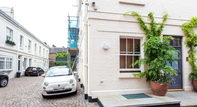 Logan Mews by Lime Street, Забронировать Апартаменты/квартира Отели Лондона с парковкой, рядом с Дом-музей Фредерика Лейтона, Парковка