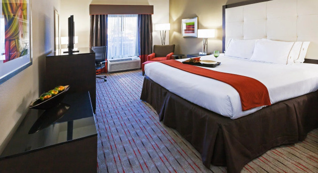 Четырёхместный номер Standard Holiday Inn Express Frisco Legacy Park Area by IHG