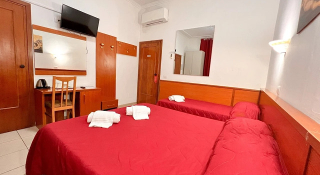 Четырёхместный номер Standard Alius and Freerome Hotel