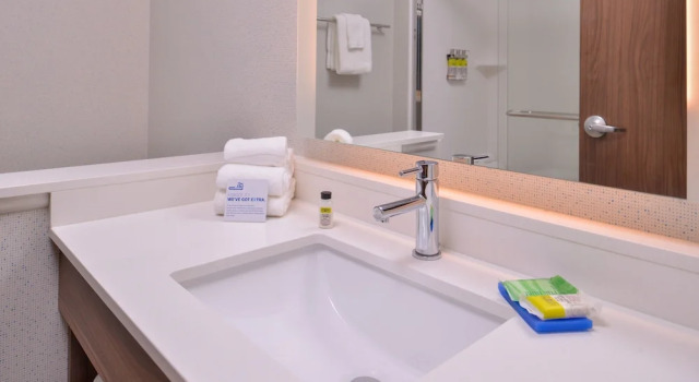 Двухместный люкс Holiday Inn Express & Suites Mall of America - MSP Airport by IHG