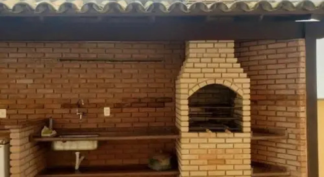 Prainha- Cobertura duplex a 70m da praia, Забронировать Отель Отели Арраял-ду-Кабу с парковкой, рядом с Floating Restaurant, Парковка