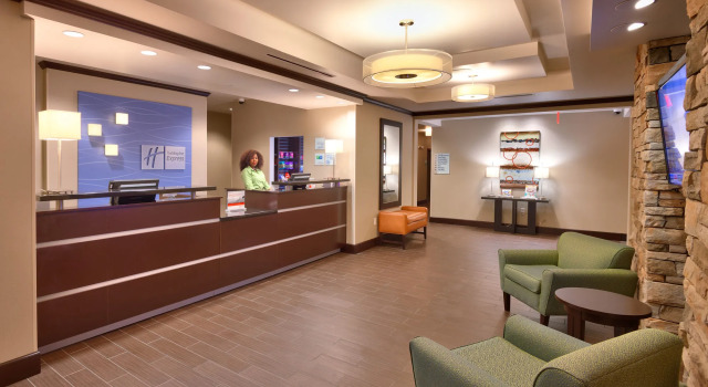 Holiday Inn Express and Suites Overland Park by IHG