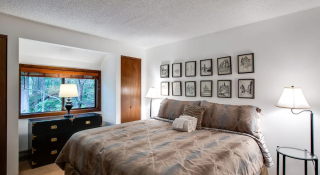 31SW - Fireplace - WiFi - Washer/Dryer - Sleeps 4, Buchen Sie Ferienhaus Hotels in Glacier mit Pool, Schwimmbad