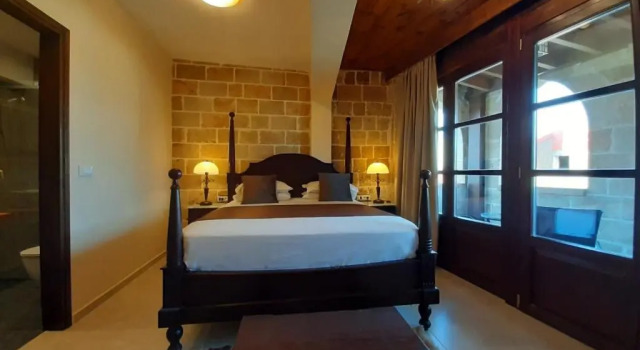 Двухместный номер Deluxe с балконом S.Nikolis Historic Boutique Hotel