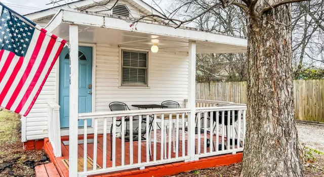Коттедж Charming Boutique Shotgun-Walk to Five Points Shops