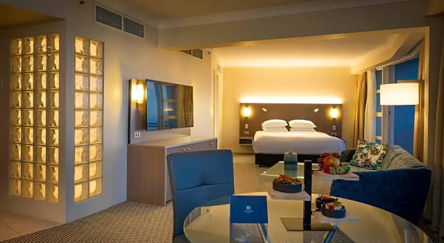 Двухместный люкс c 1 комнатой с балконом и с видом на воду DoubleTree by Hilton Cairns